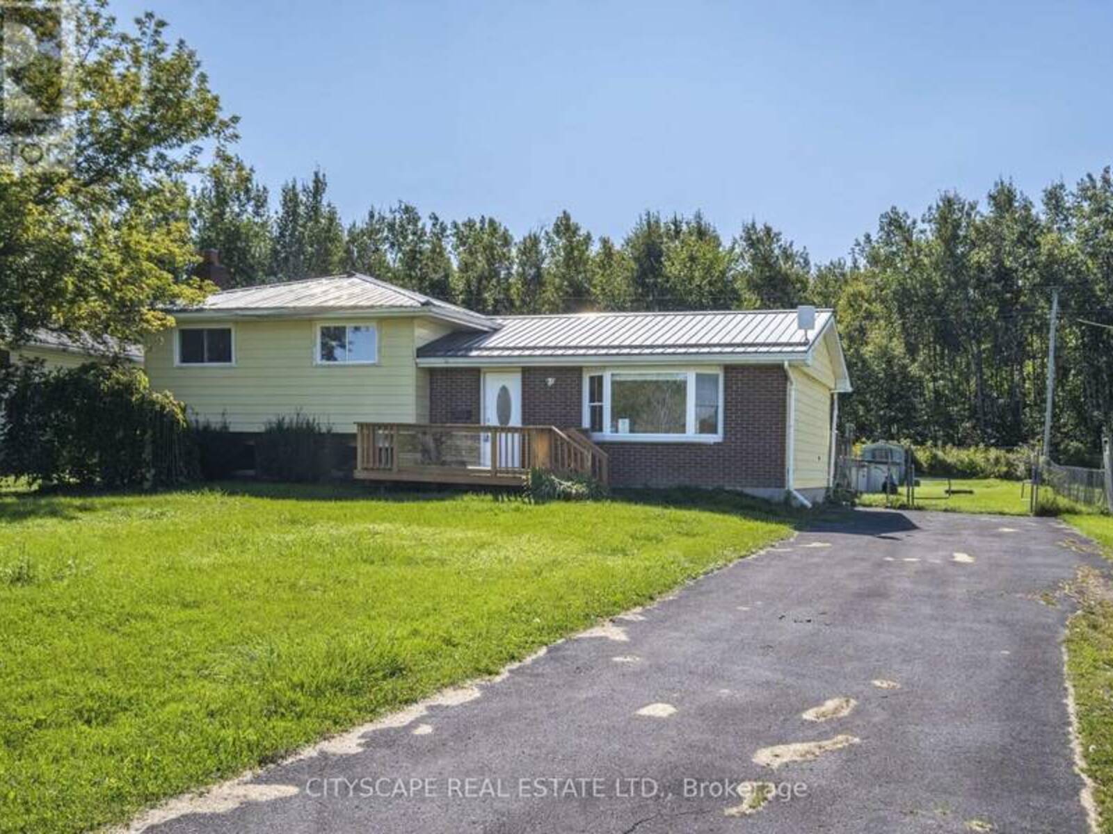 1195 MOIRA STREET W, Quinte West, Ontario K8R 1G1