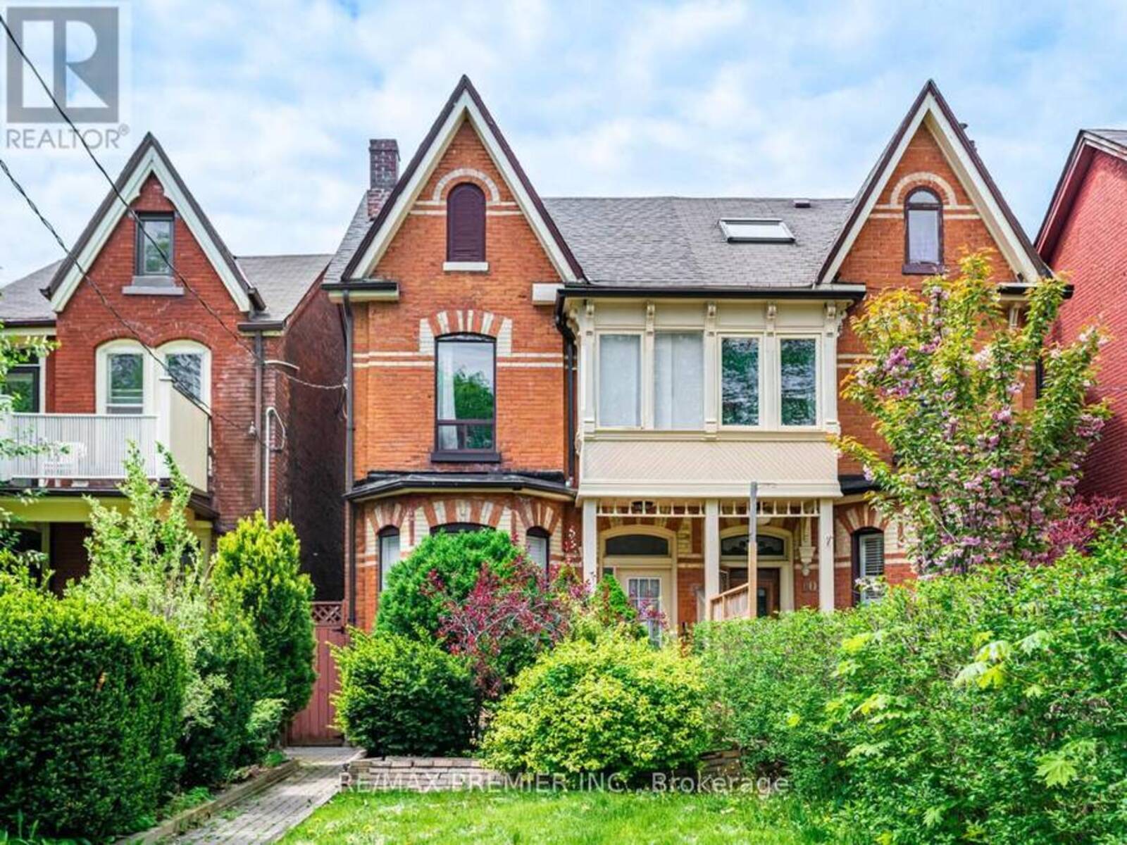 102 BELLEVUE AVENUE, Toronto, Ontario M5T 2N9