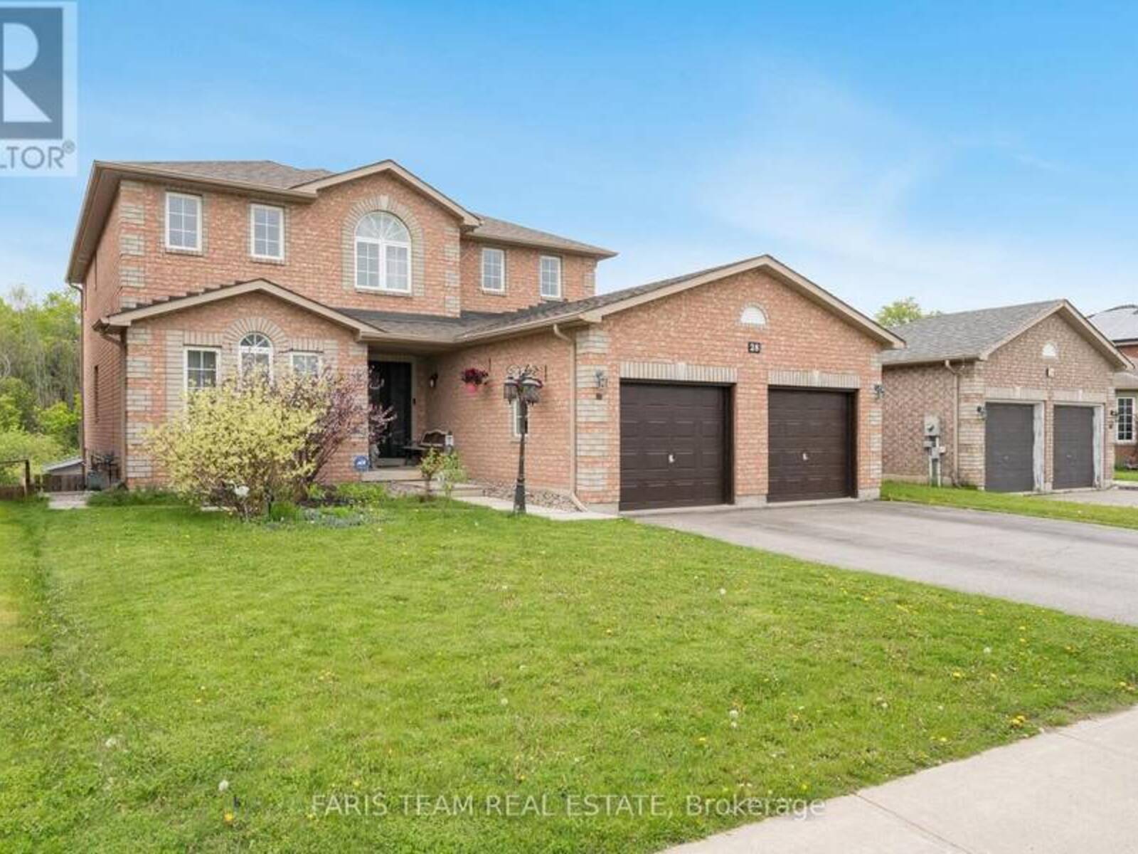 28 SUN KING CRESCENT, Barrie, Ontario L4M 7J9