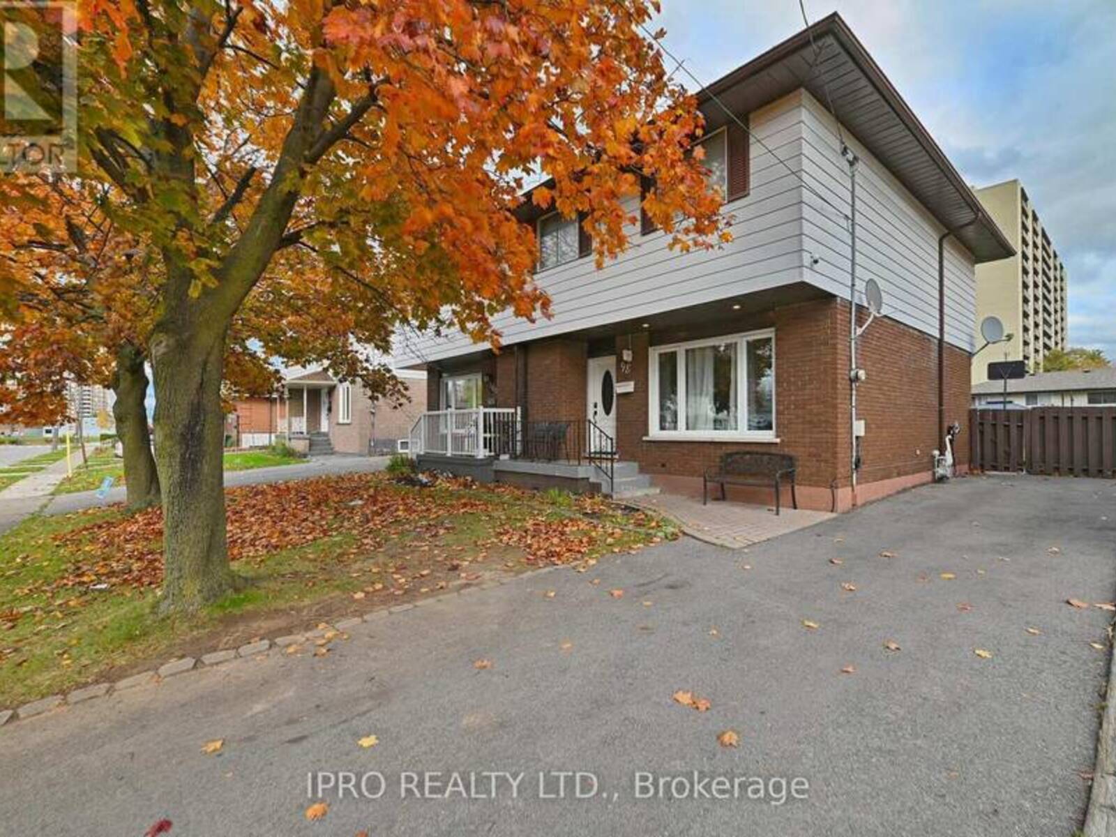 98 RIVERDALE DRIVE, Hamilton, Ontario L8E 1K4