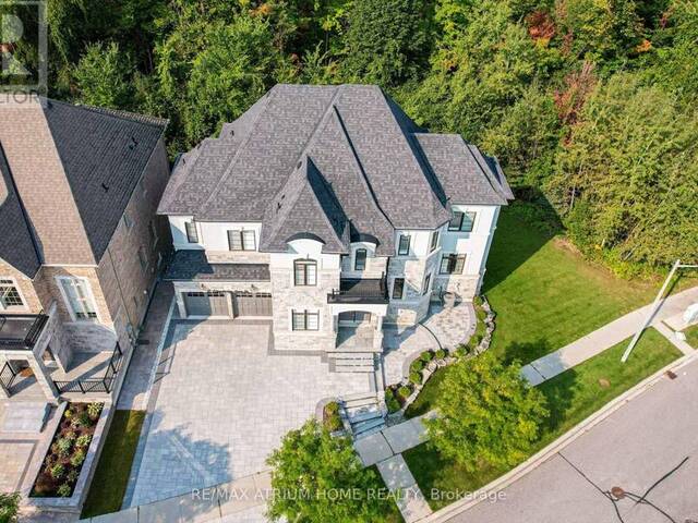 15 STRAWBRIDGE FARM DRIVE Aurora Ontario, L4G 0V3