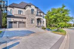 15 STRAWBRIDGE FARM DRIVE | Aurora Ontario | Slide Image Two