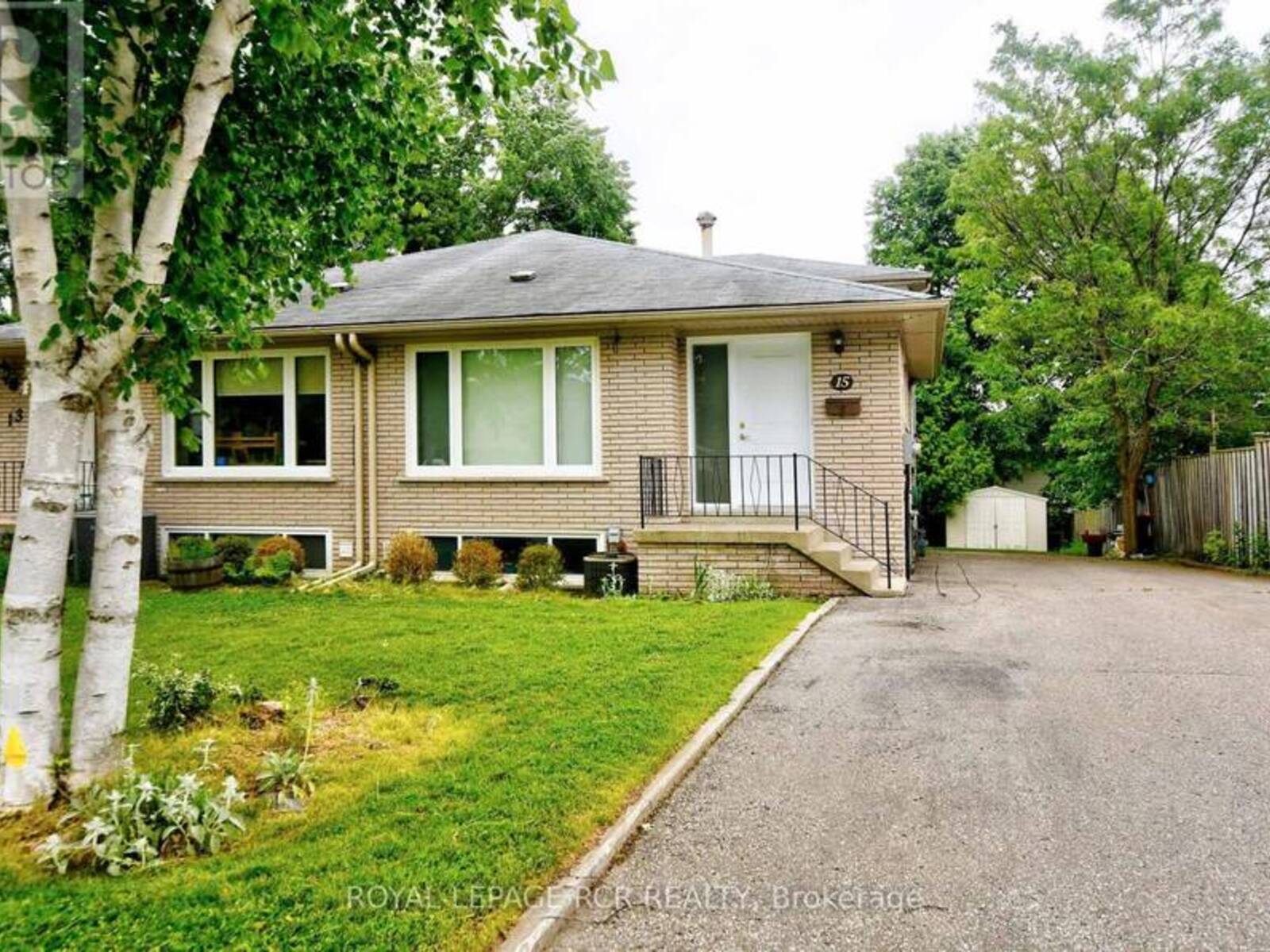 15 MCDONALD DRIVE, Aurora, Ontario L4G 2T4