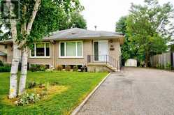 15 MCDONALD DRIVE | Aurora Ontario | Slide Image One