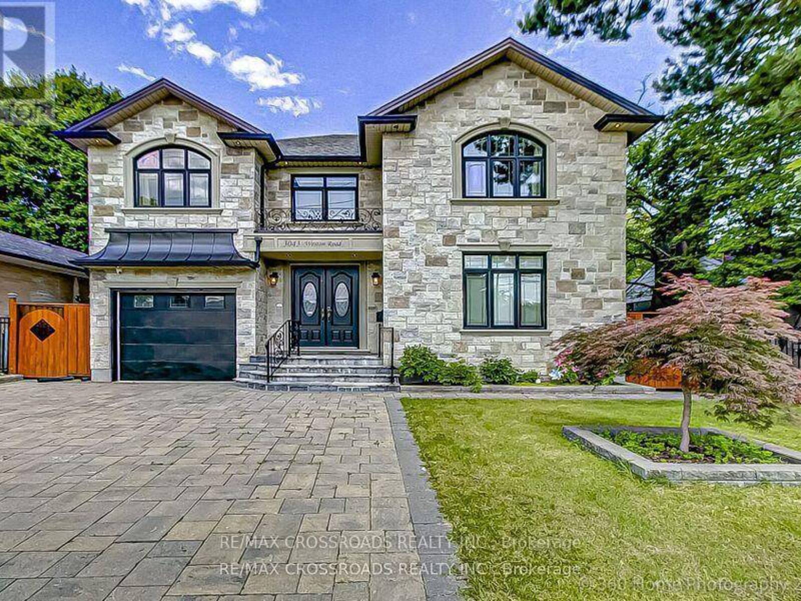 3043 WESTON ROAD, Toronto, Ontario M9M 2T1