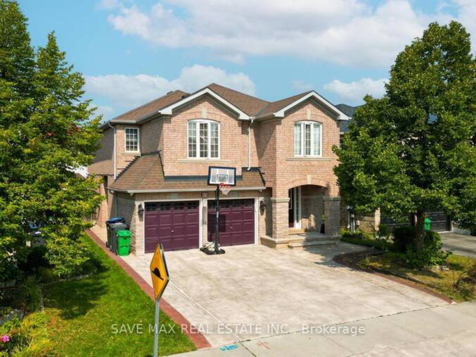 85 BOTAVIA DOWNS DRIVE, Brampton, Ontario L7A 3R5