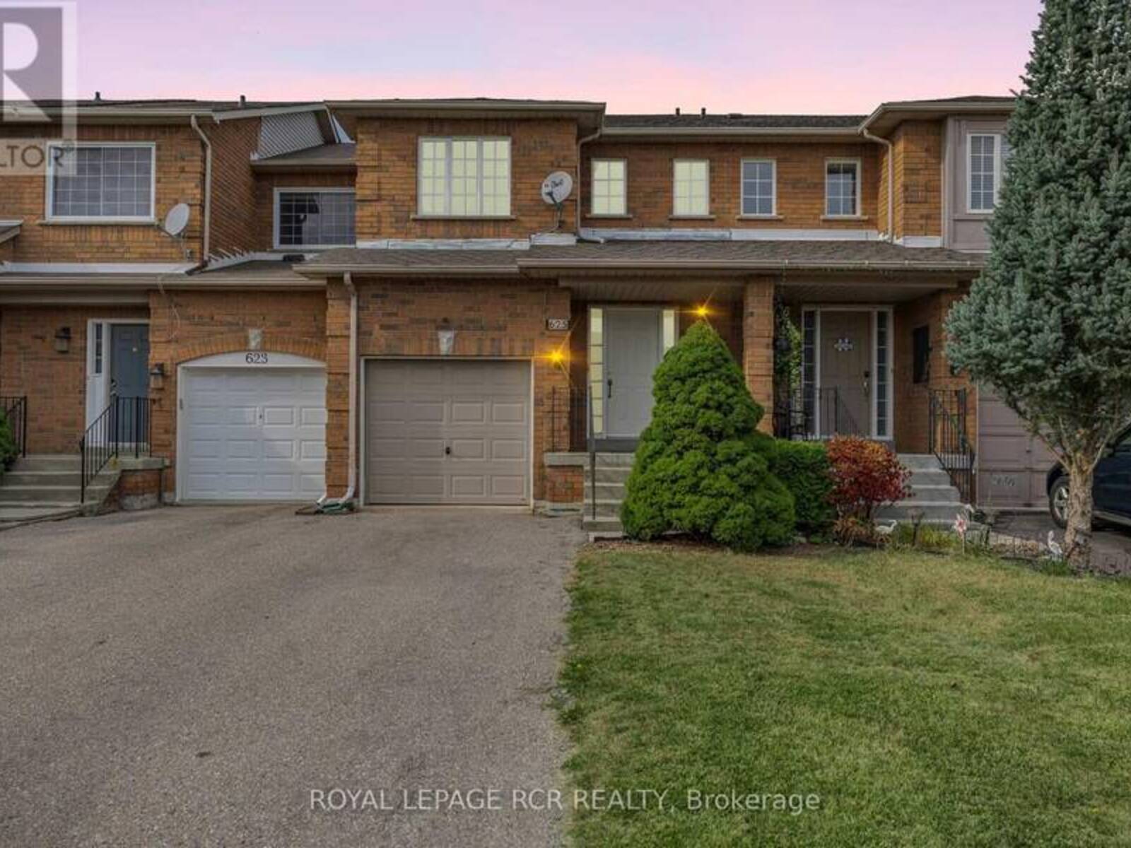 625 BONDI AVENUE, Newmarket, Ontario L3Y 8S8