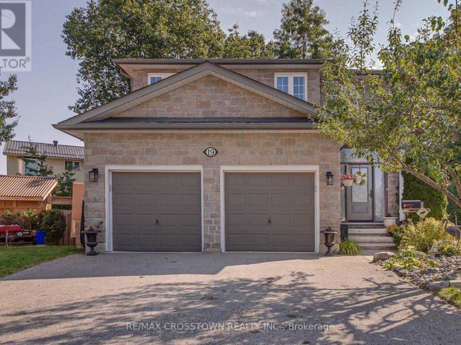 19 MCCARTHY COURT, Barrie, Ontario L4N 7M6