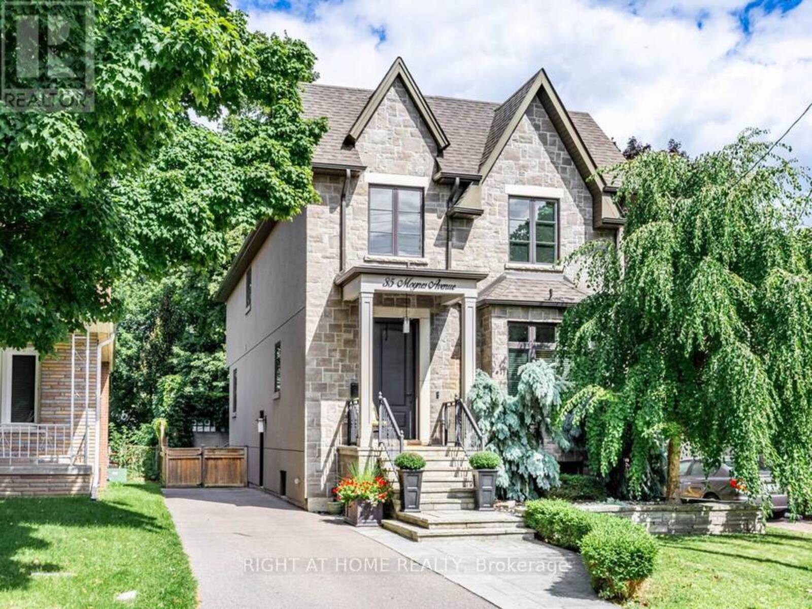 35 MOYNES AVENUE, Toronto, Ontario M8Y 3B7