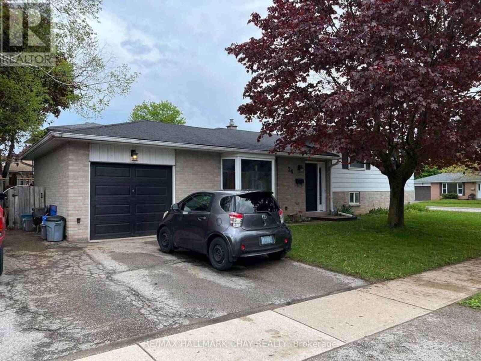 24 COLLEGE CRESCENT, Barrie, Ontario L4M 2W3