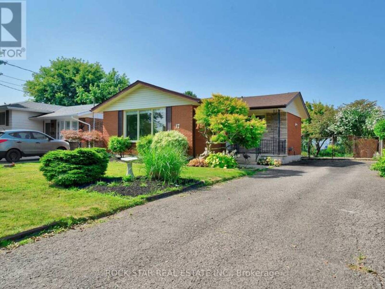 17 BENDINGROAD CRESCENT, St. Catharines, Ontario L2N 5R4