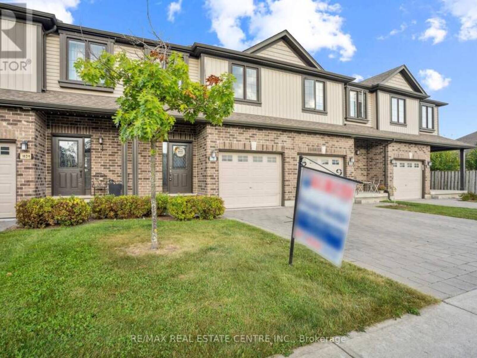 1020 OAKCROSSING GATE E, London, Ontario N6H 0E9