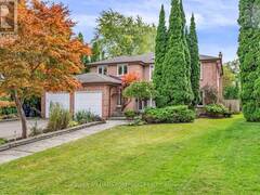 18 BALLYCONNOR COURT Toronto Ontario, M2M 4C6