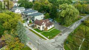 644 SRIGLEY STREET | Newmarket Ontario | Slide Image Three