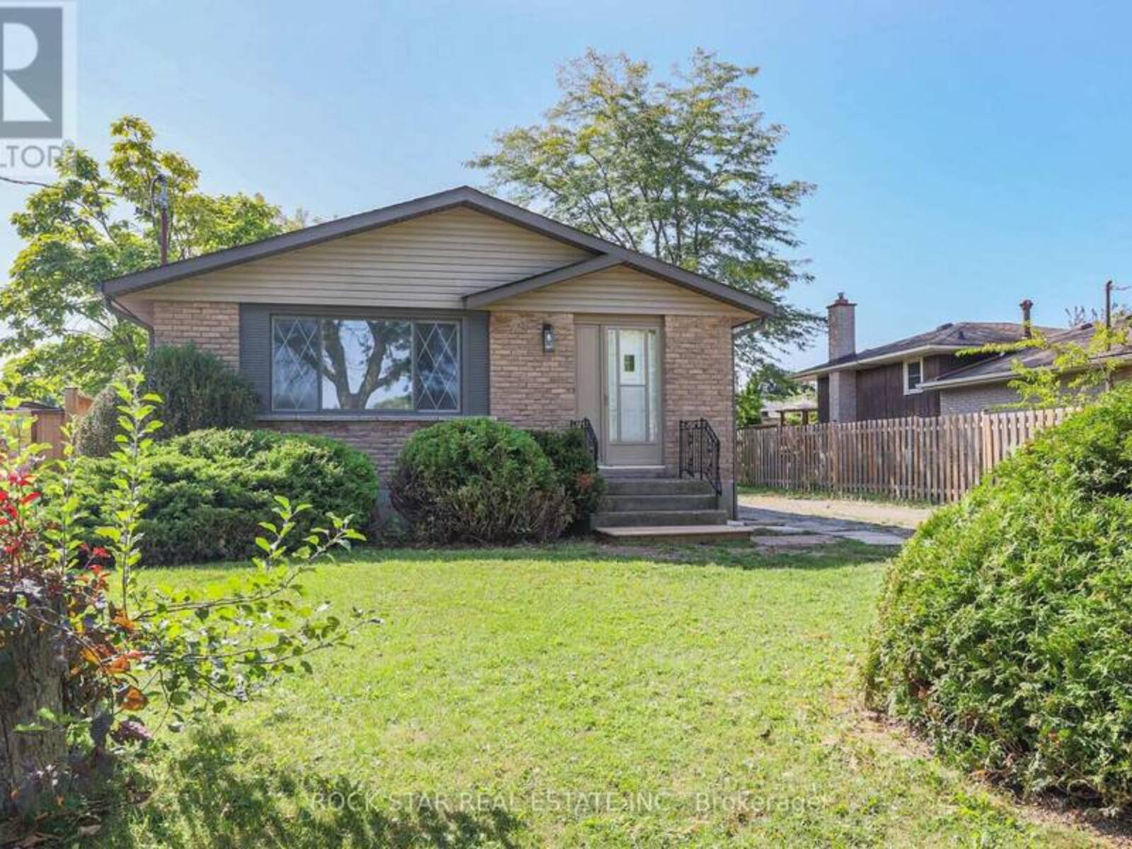 125 MEREDITH DRIVE, St. Catharines, Ontario L2M 6C5