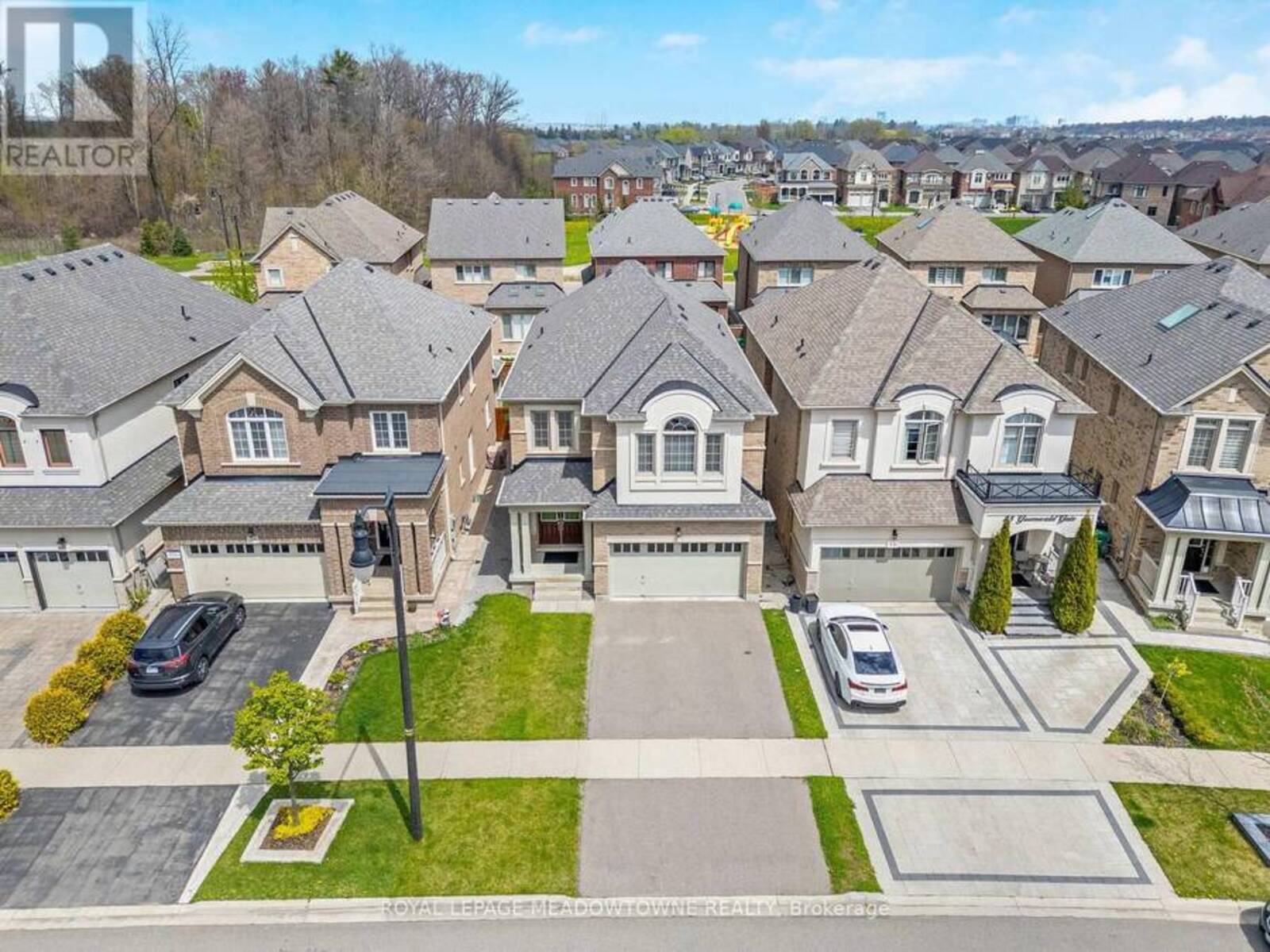 27 GRUENWALD GATE, Brampton , Ontario L6Y 6C3