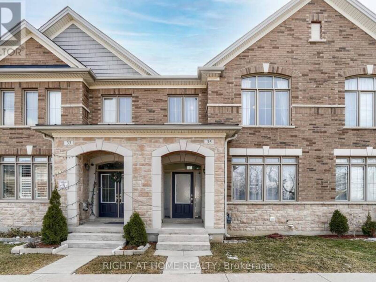 35 THORNAPPLE STREET, Brampton, Ontario L6R 3X2