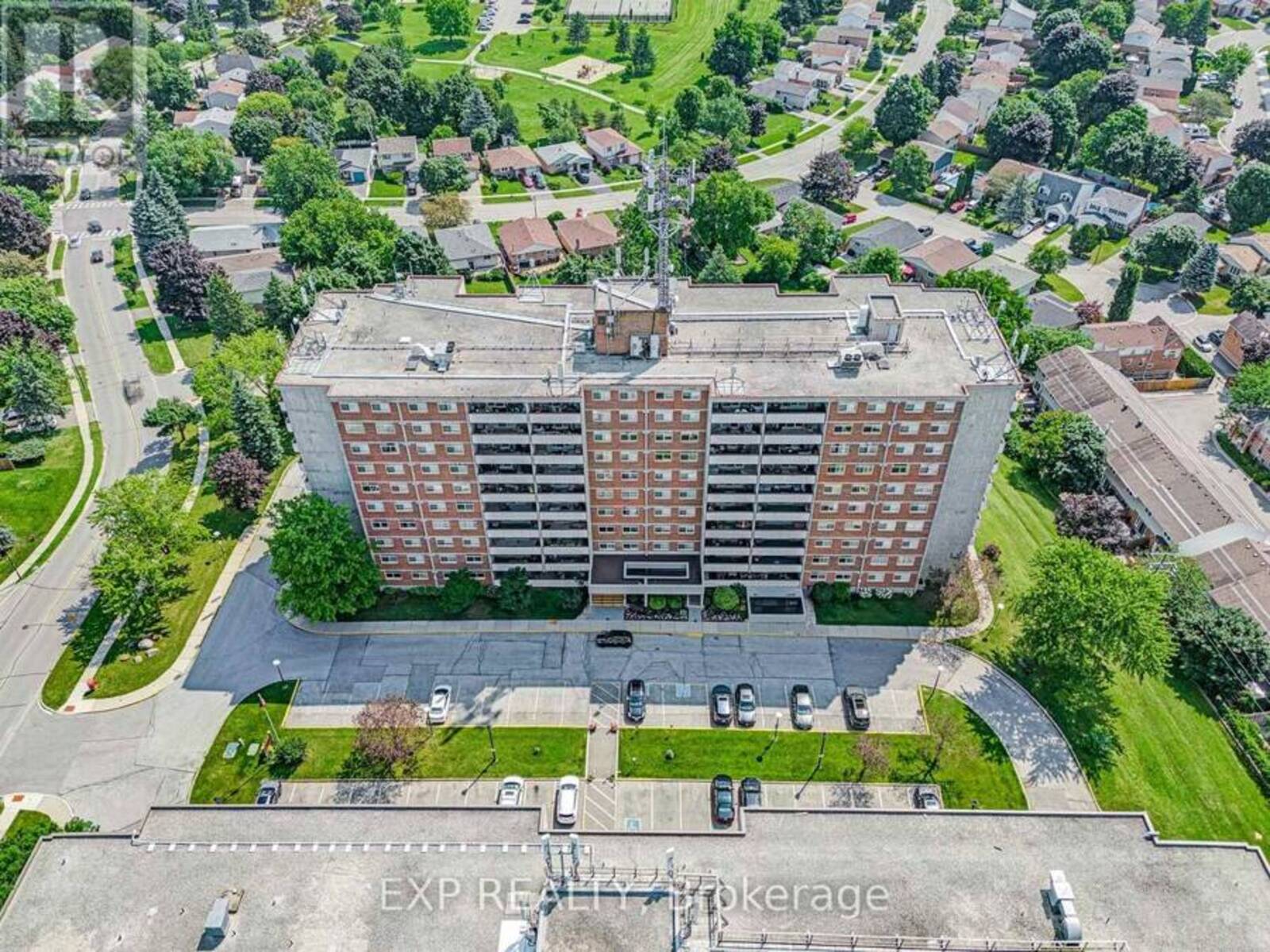 1007 - 40 WILLIAM ROE BOULEVARD, Newmarket, Ontario L3Y 5N4