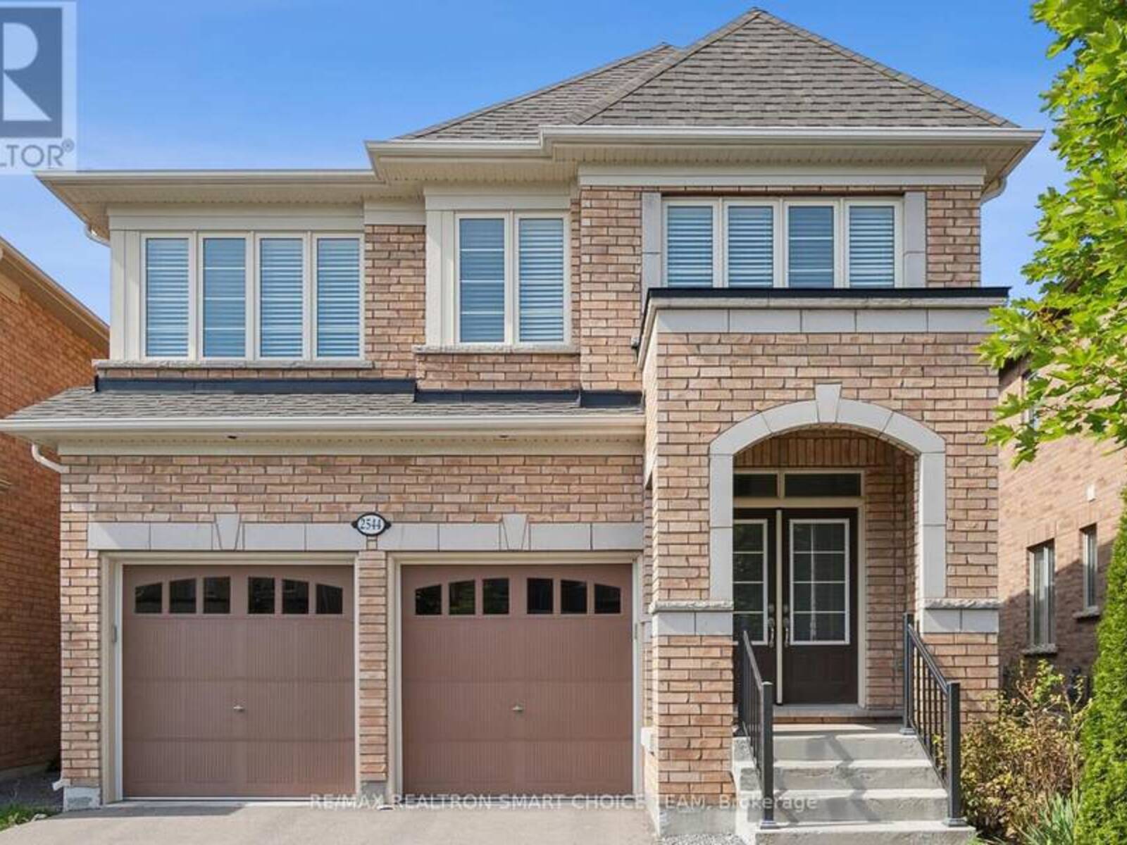 2544 BANDSMAN CRESCENT, Oshawa, Ontario L1L 0M2