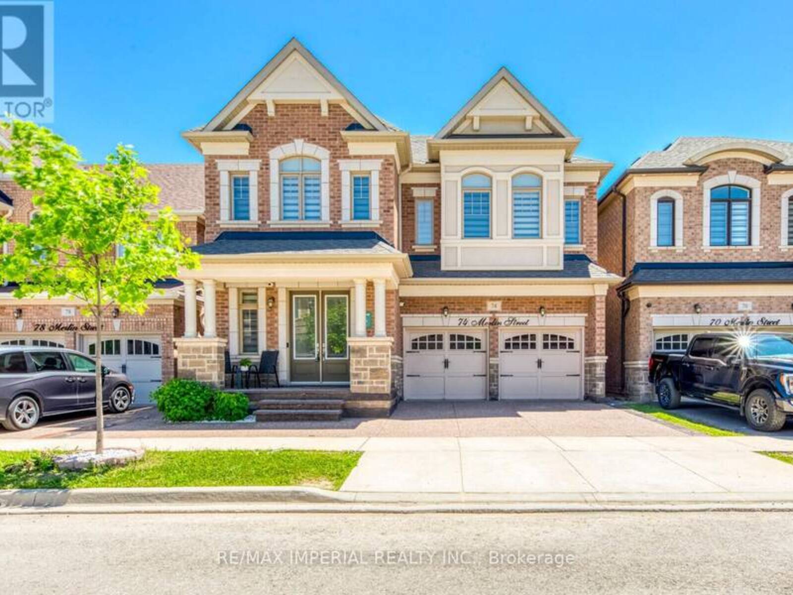 74 MERLIN STREET, Oakville, Ontario L6H 0Z4