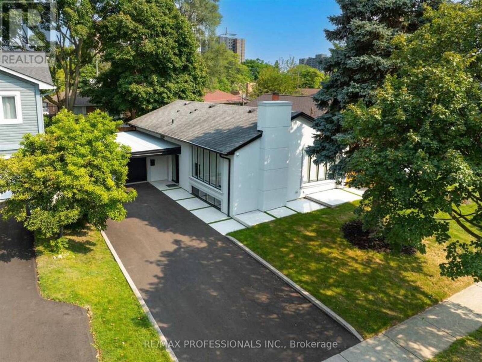 53 ROSSBURN DRIVE, Toronto, Ontario M9C 2P9