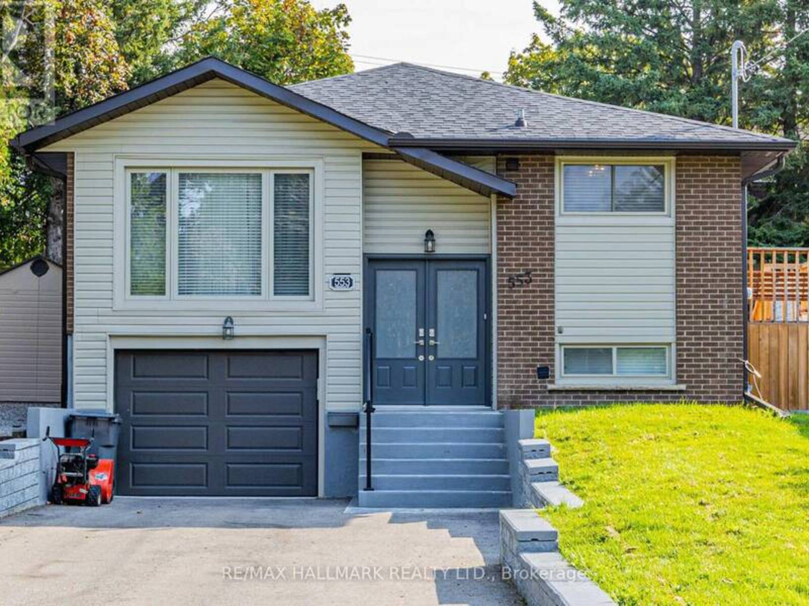 553 PINEWOOD STREET, Oshawa, Ontario L1G 2S2