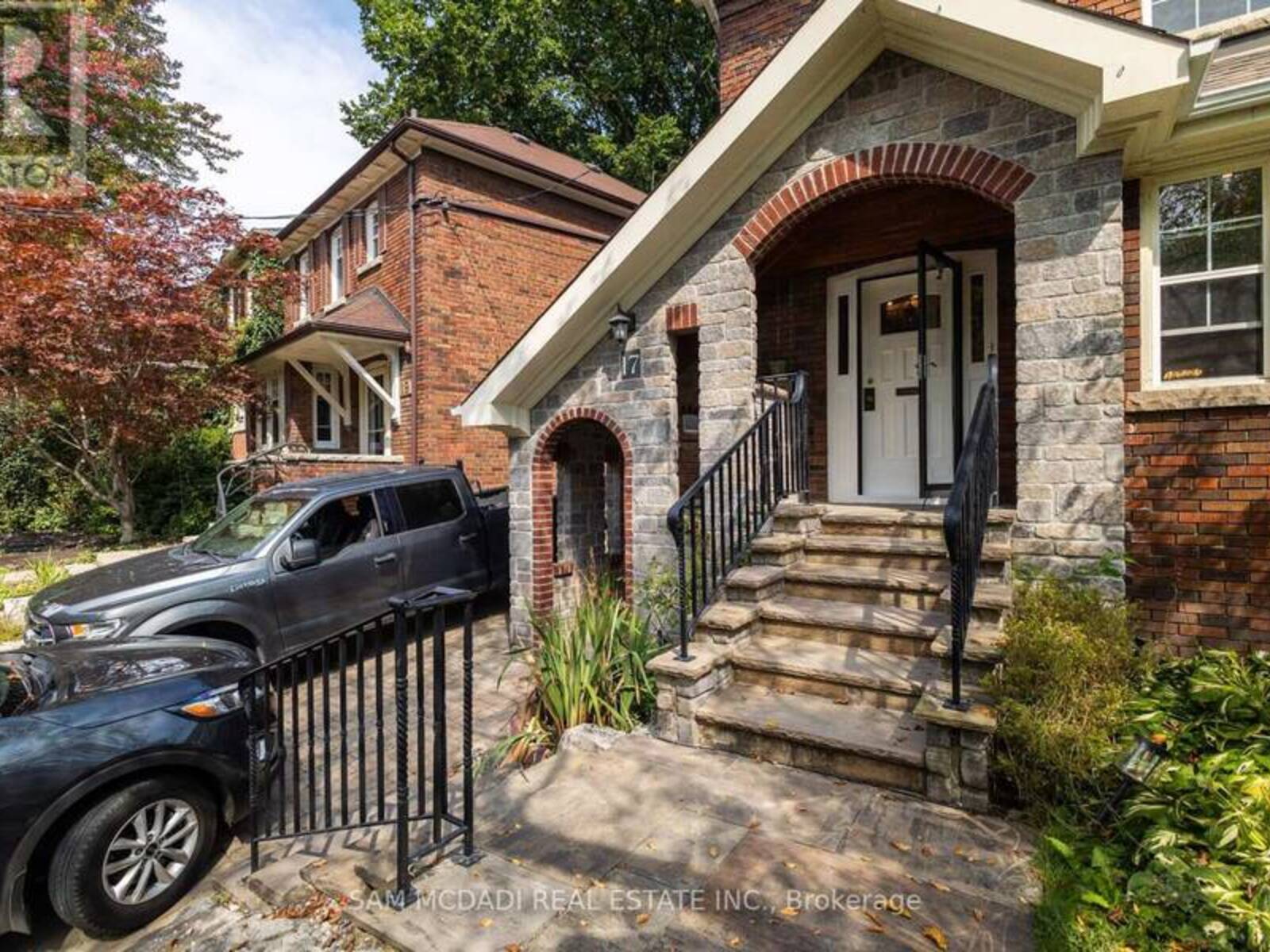 17 DUNCANNON DRIVE, Toronto, Ontario M5P 2L9