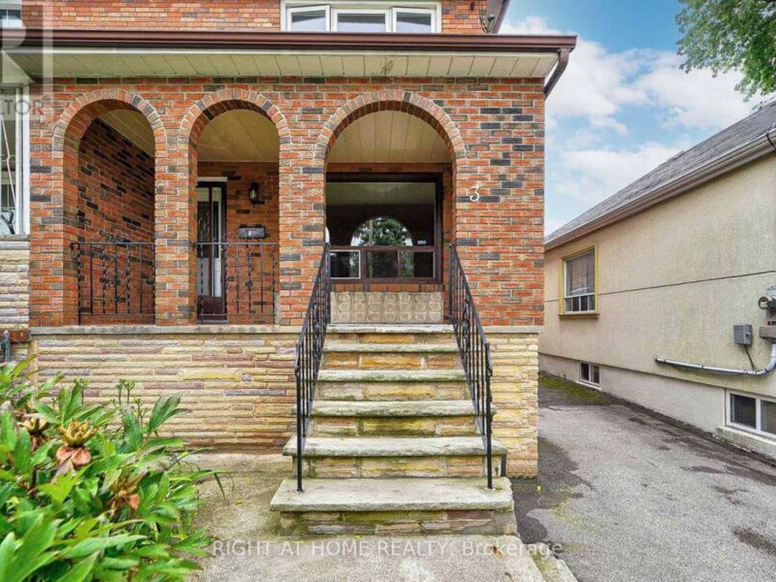 3 MOIRA AVENUE, Toronto, Ontario M1K 1B5