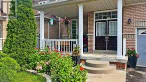 114 GOLDENWOOD CRESCENT | Markham Ontario | Slide Image Four