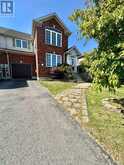 4 BENTLEY CRESCENT | Barrie Ontario | Slide Image Two