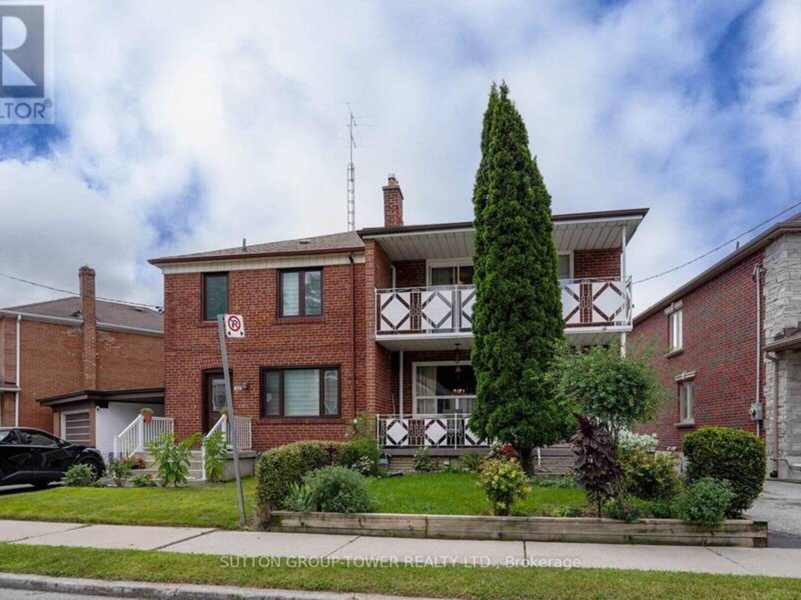 25 HOLMESDALE CRESCENT, Toronto, Ontario M6G 1Y3