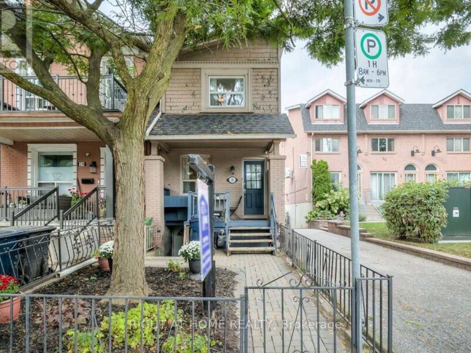 30 CURZON STREET, Toronto, Ontario M4M 3B4