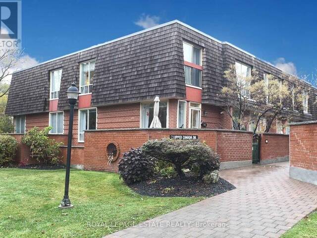 TH1 - 73 UPPER CANADA DRIVE Toronto Ontario, M2P 2A2