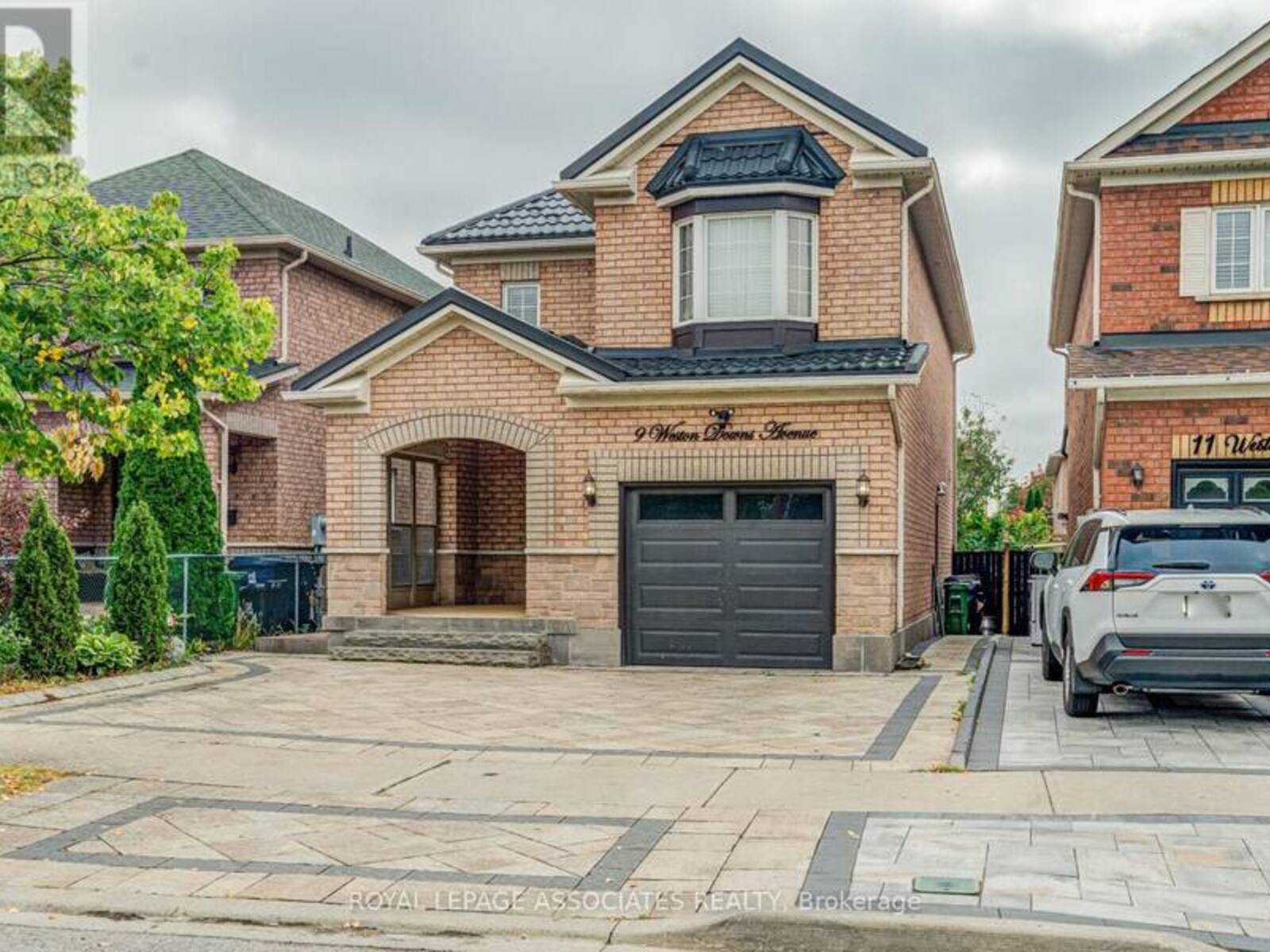 9 WESTON DOWNS AVENUE, Toronto, Ontario M9N 3Z5