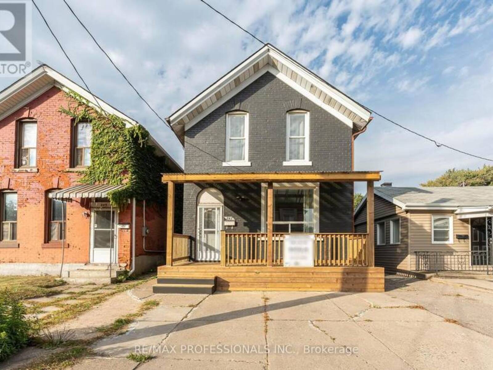 247 ROBERT STREET, Hamilton, Ontario L8L 2R2