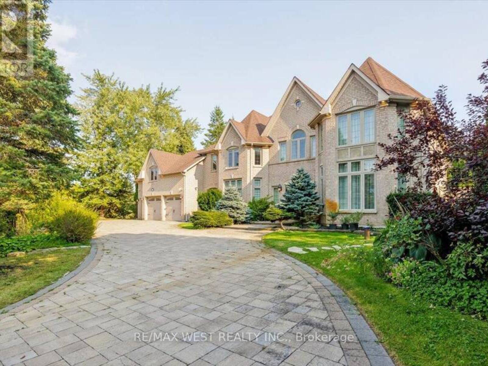 2 WATERFORD LANE, Whitchurch-Stouffville, Ontario L4A 2C1