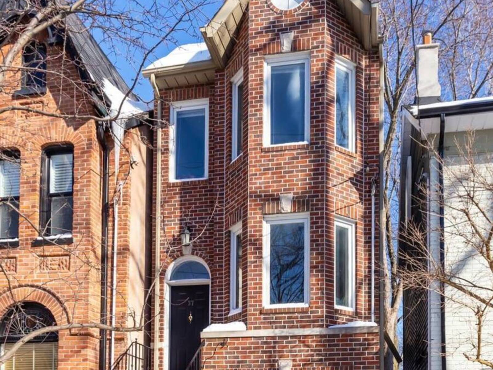 37 WEST AVENUE, Toronto, Ontario M4M 2L7