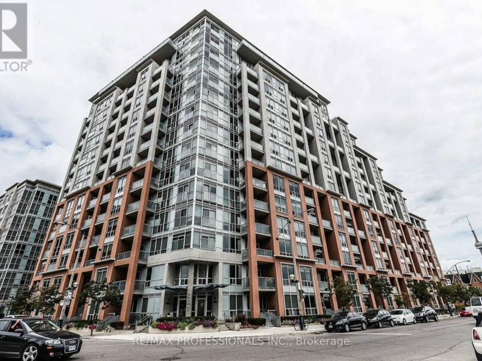 727 - 1 SHAW STREET, Toronto, Ontario M6K 0A1