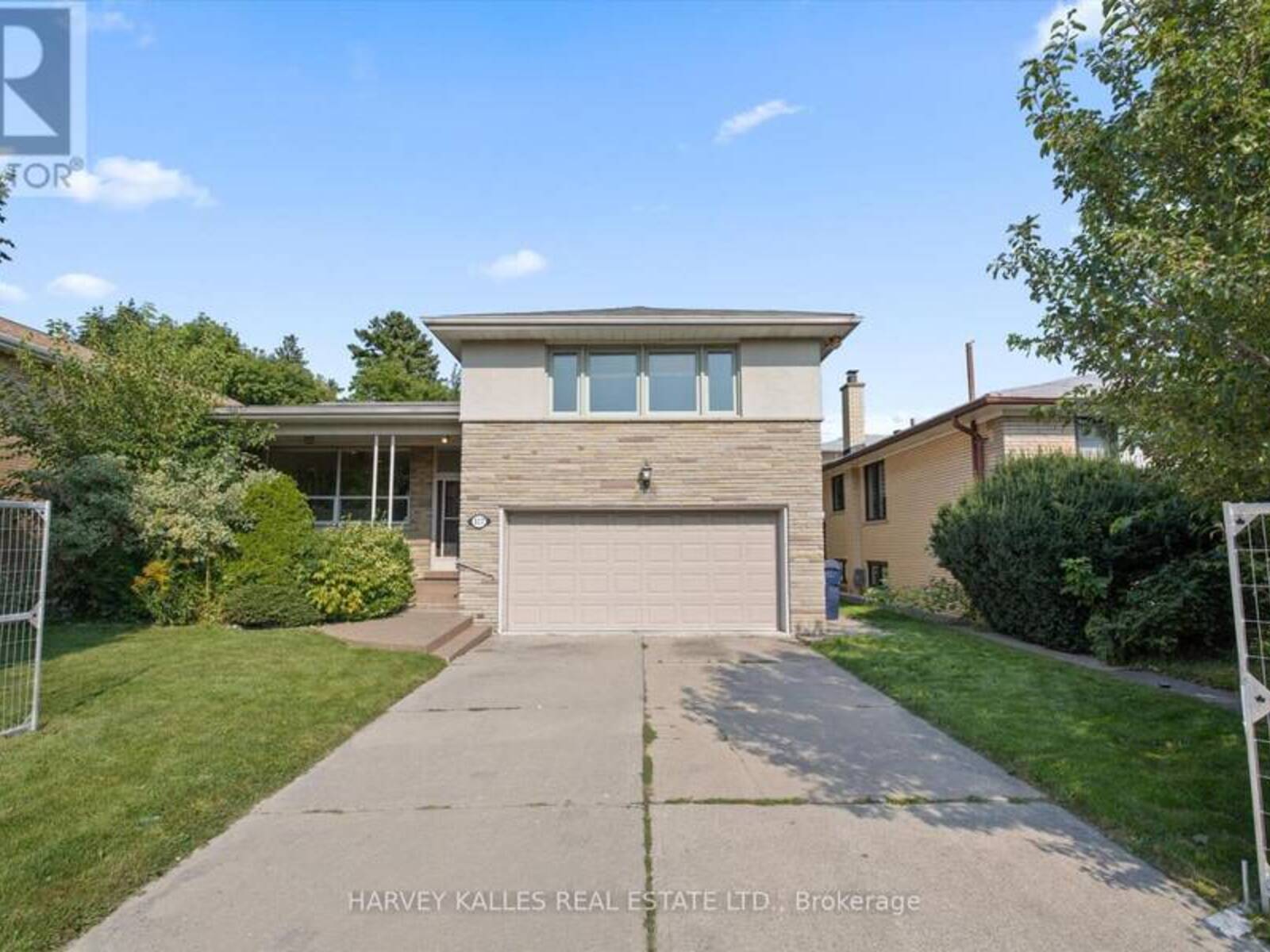 117 COLLINSON BOULEVARD, Toronto, Ontario M3H 3C6