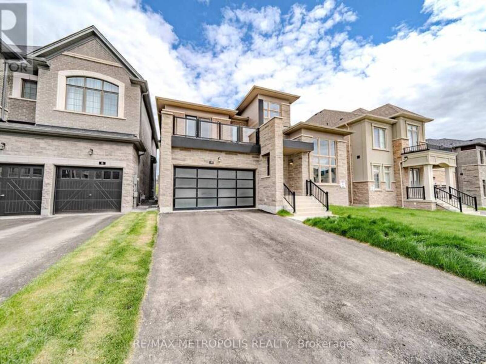 11 UPBOUND COURT, East Gwillimbury, Ontario L9N 0W1