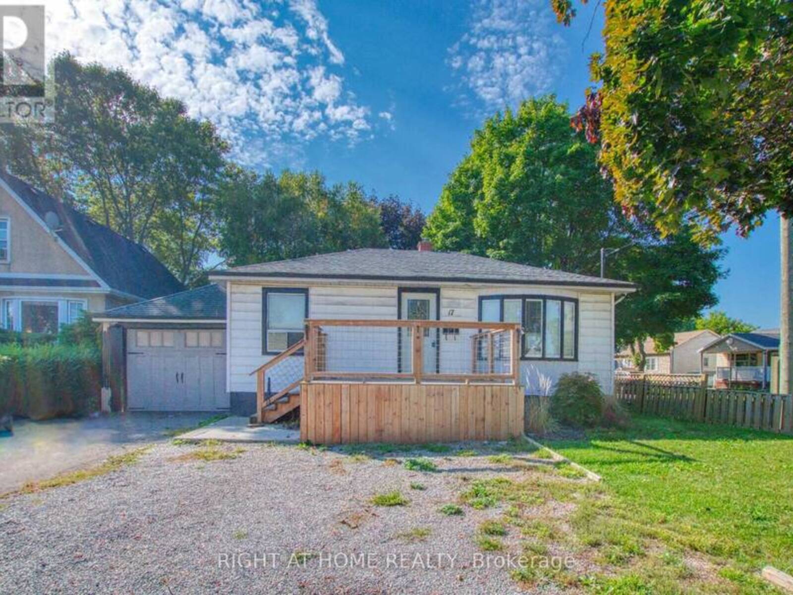 17 MAYWOOD AVENUE, St. Catharines, Ontario L2R 1C4