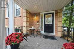 62 AMBERHILL WAY | Aurora Ontario | Slide Image Two