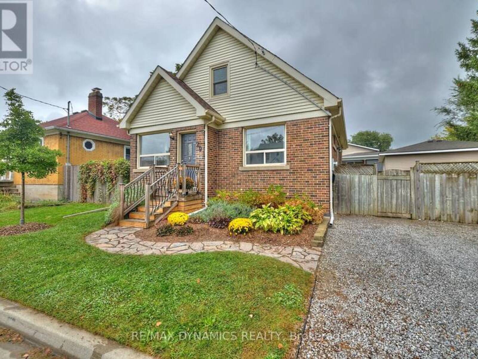 29 BLAIR CRESCENT, St. Catharines, Ontario L2P 3A9