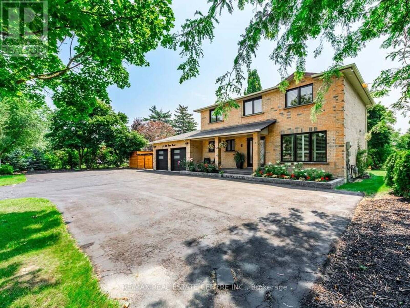 1 HILL FARM ROAD, Nobleton, Ontario L0G 1N0