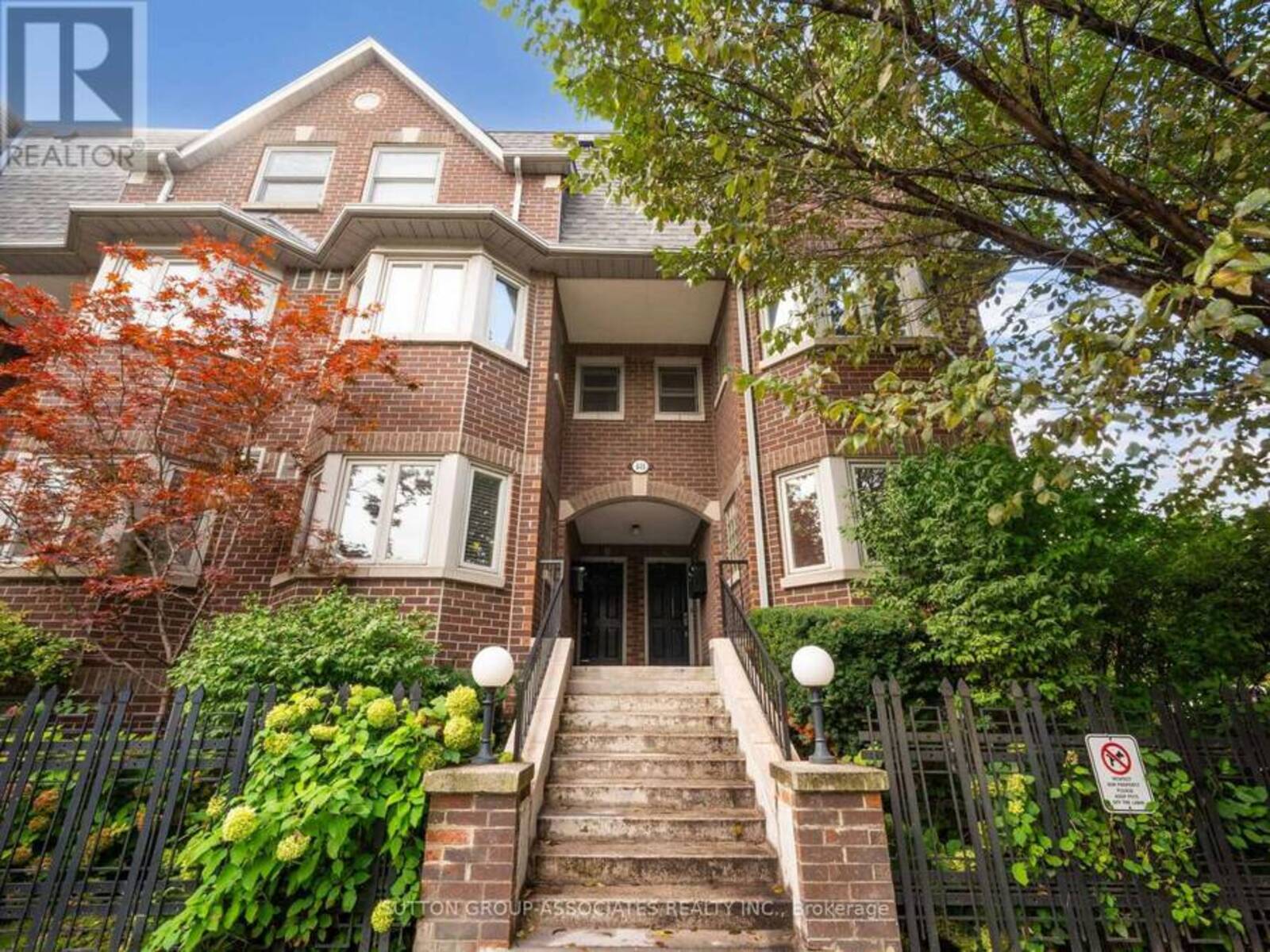 48D CRAWFORD STREET, Toronto, Ontario M6J 3T6