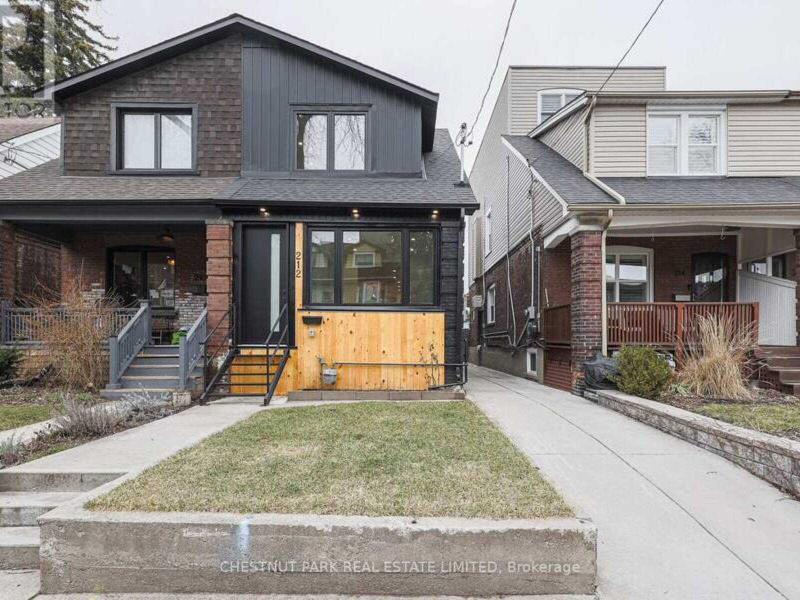 212 VICTOR AVENUE, Toronto, Ontario M4K 1B2