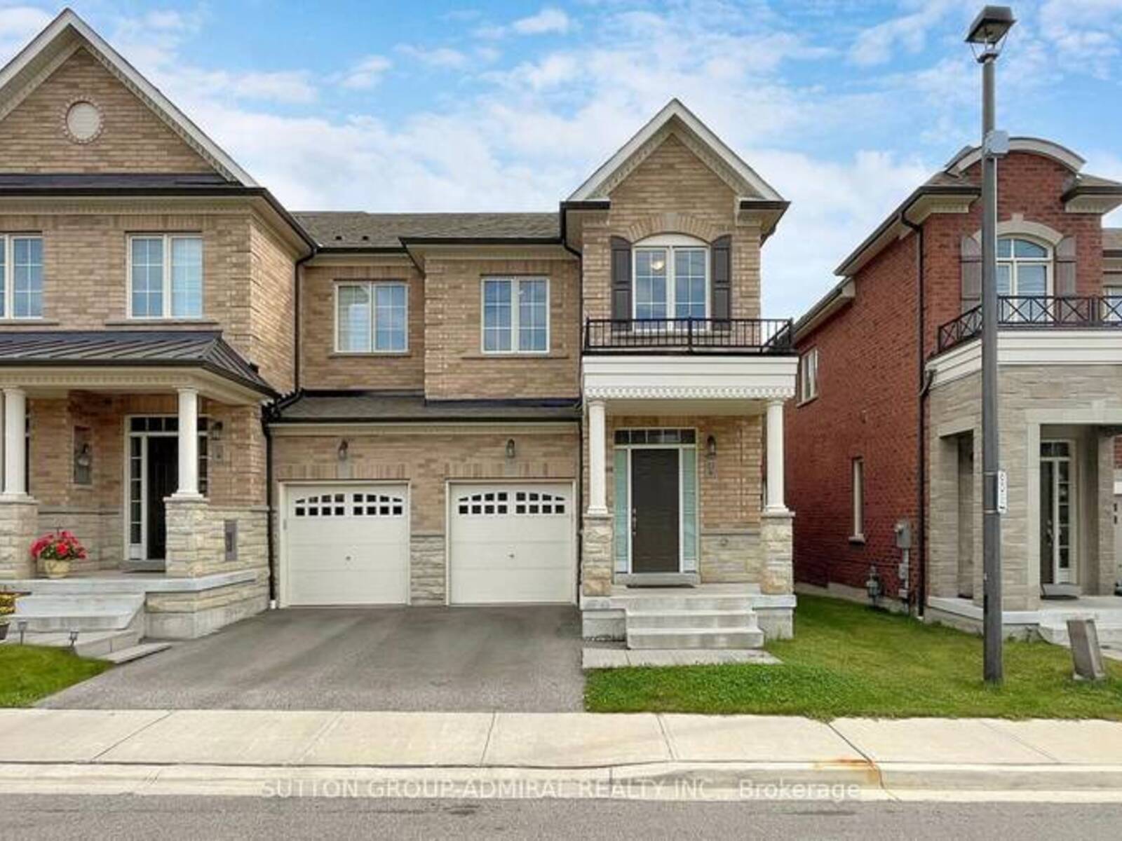 11 THORNAPPLE LANE, Richmond Hill, Ontario L4E 0E7