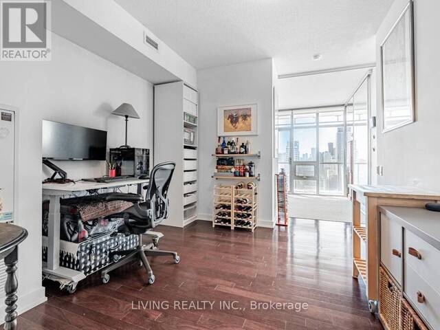 2604 - 33 CHARLES STREET E Toronto Ontario, M4Y 0B7