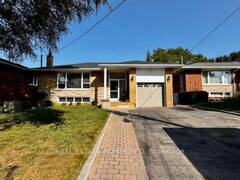 12 KENEWEN COURT Toronto Ontario, M4A 1R8