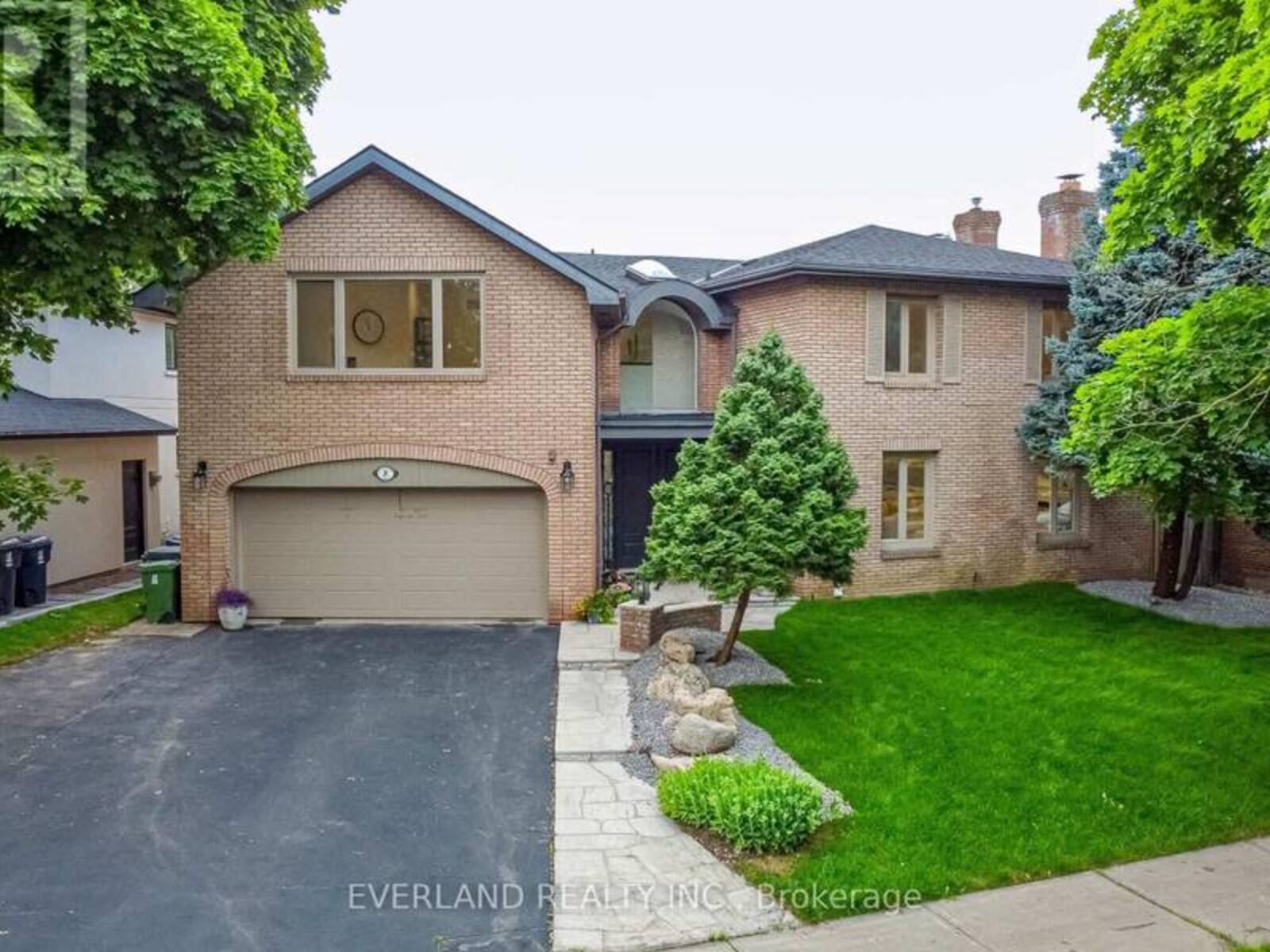 8 ELLIOTWOOD COURT, Toronto, Ontario M2L 2P9